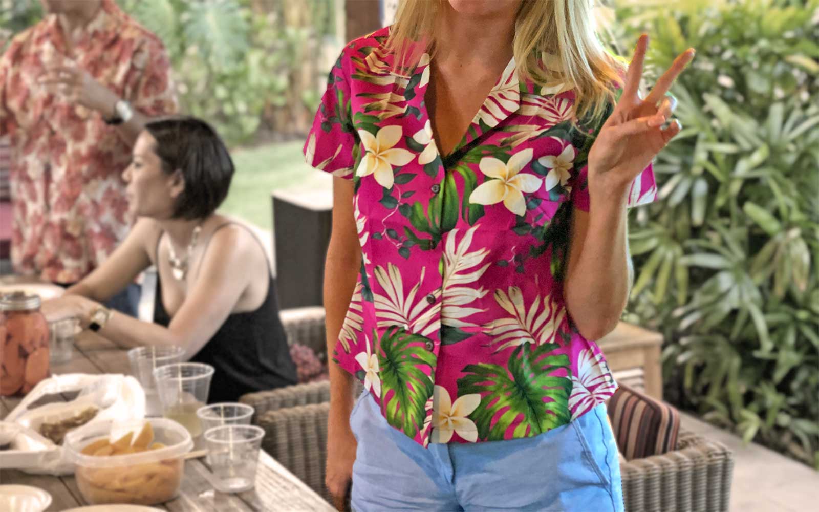 How To Style A Hawaiian Shirt For Girls? 5 Best Outfit Ideas