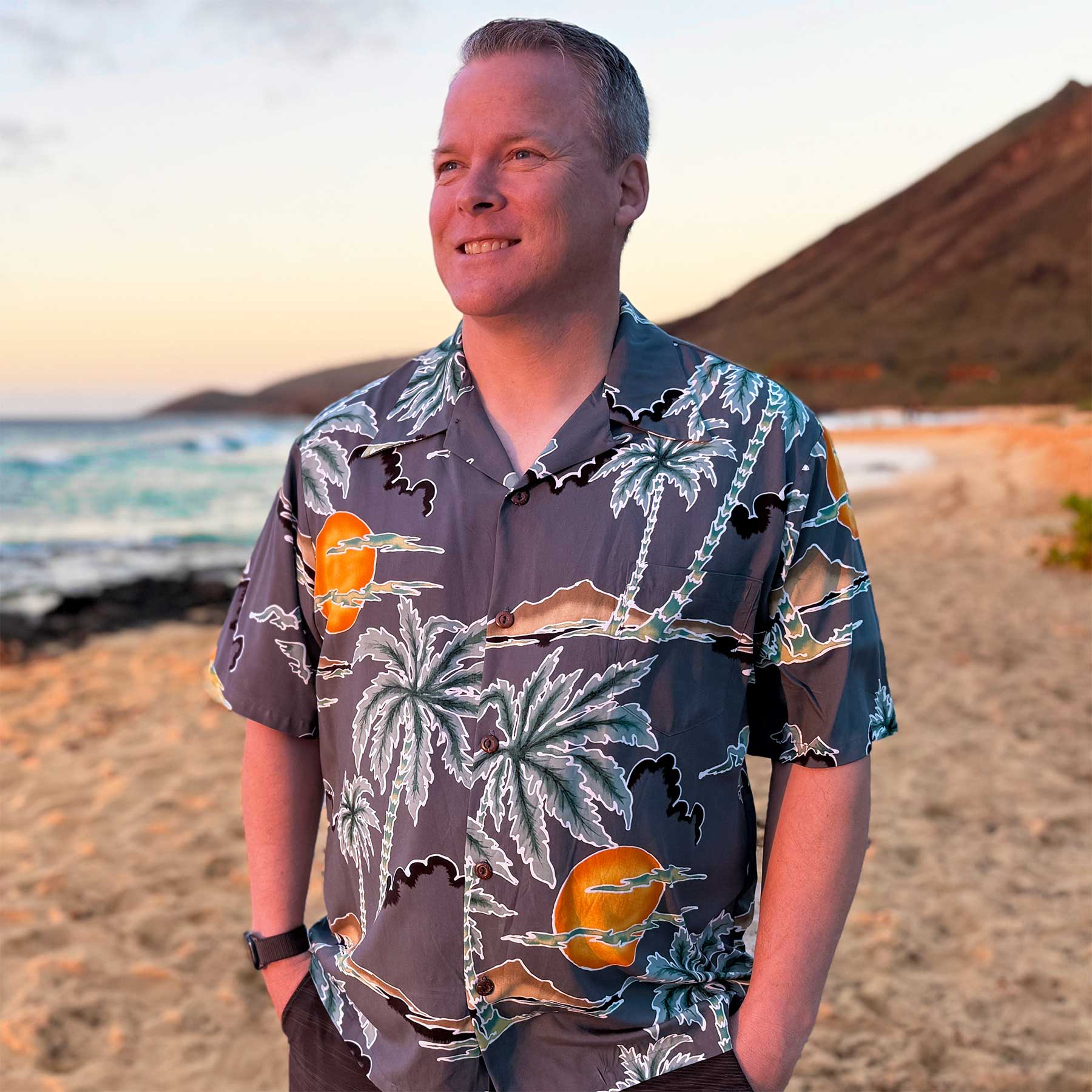 Should You Wear A Tucked In Hawaiian Shirt? – Aloha Shirt Shop